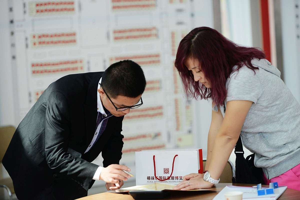 升迁礼物选择指南：如何送礼讨上司欢心