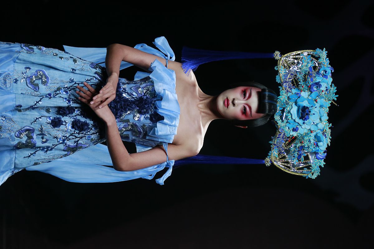 摸着石头过河与顶层设计：科学研究的双引擎