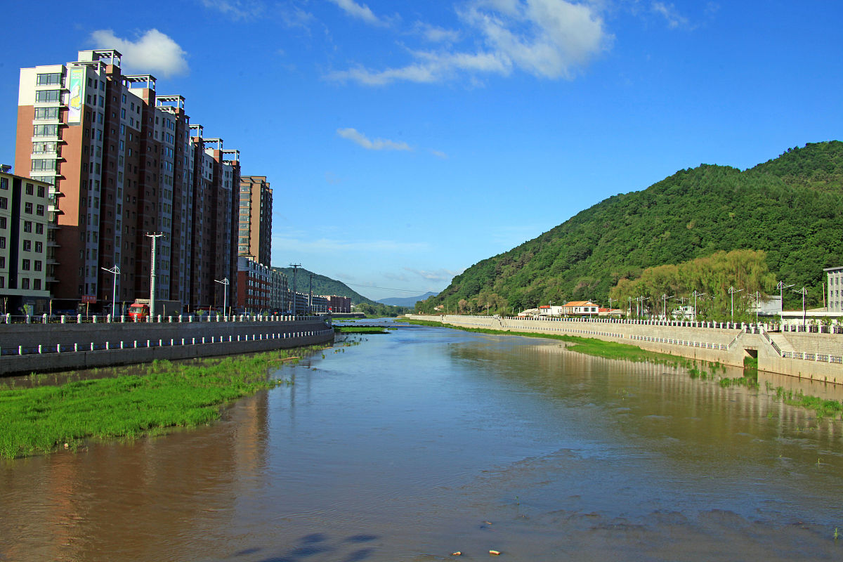 2014年5月28日,吉林省永吉县县城口前镇重建的口前大河河堤和永吉桥梁
