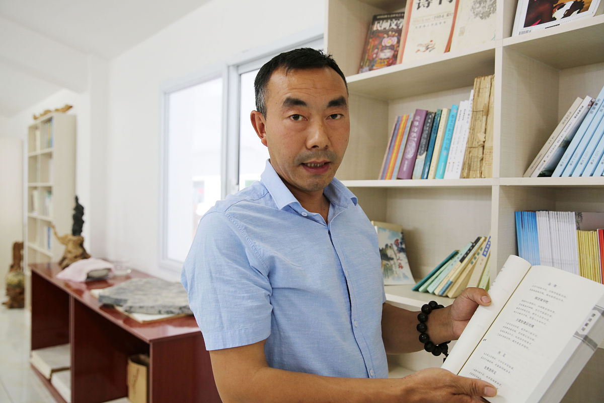 写一首表达平静或者类似情绪的中文乡村歌曲歌曲表达的主题为反叛歌词结构为Verse1、Verse2、Pre-Chorus1、Chorus1、Chorus2、Verse3、Verse4、Chorus3、Bridge1、Chorus4、Verse5、Pre-Chorus2、Chorus5、Bridge2并确保Verse1、Verse2、Pre-Chorus1、Chorus1、Chorus2、Verse3