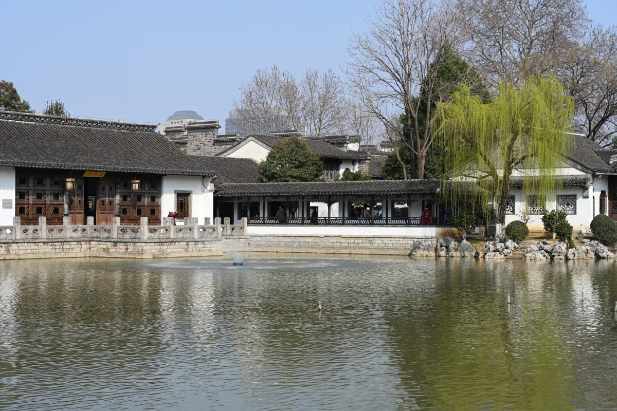 2026年3月10日,江苏南京,愚园白墙黛瓦建筑群临水而建