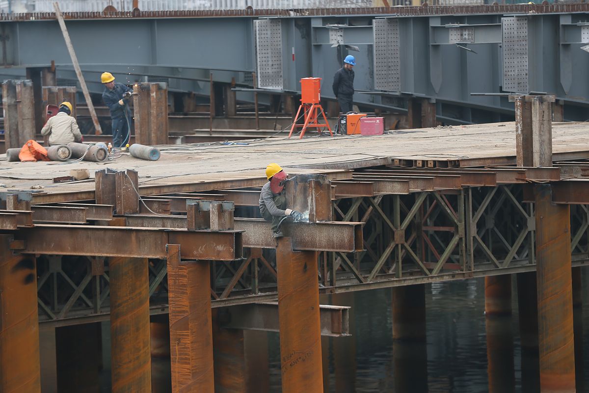 天桥钢结构施工工序详解：从基础到完工