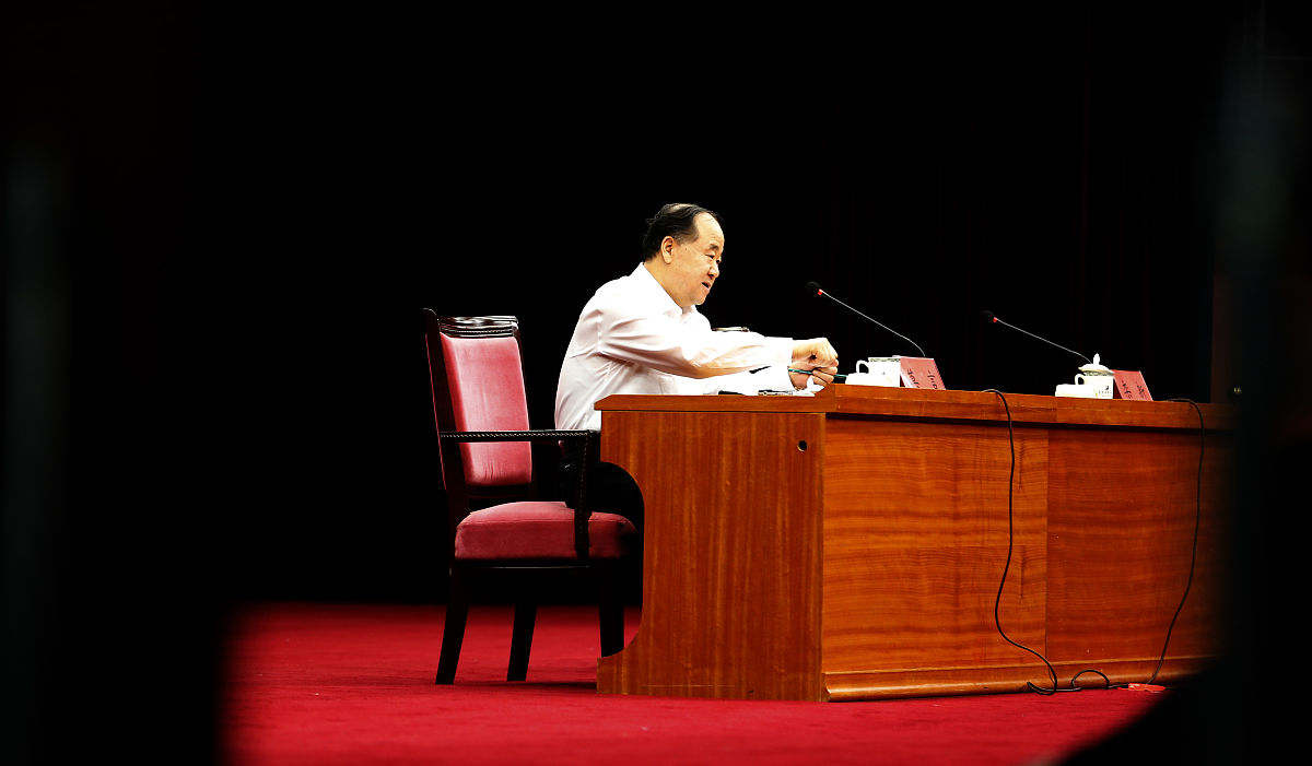 2014年06月06日,山东省青岛市,莫言举办题为《小说与故乡》的讲座.