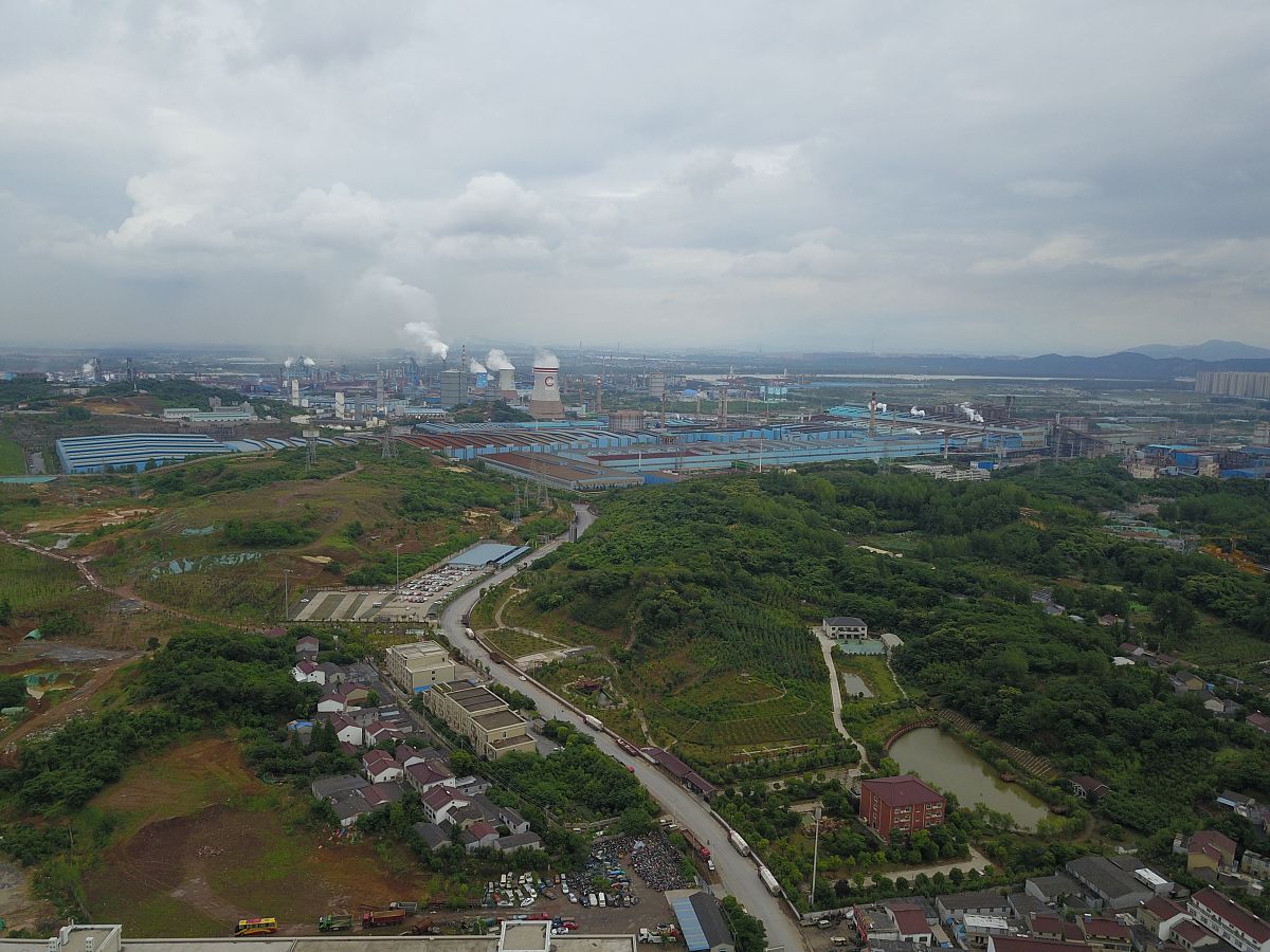 写一份企业内部通知明天2023-6-9网络部协调外部专业人员来厂采集厂区照片采集将采用航拍和地拍方式请勿在门卫外两侧减速带内停放车辆希望各部门配合