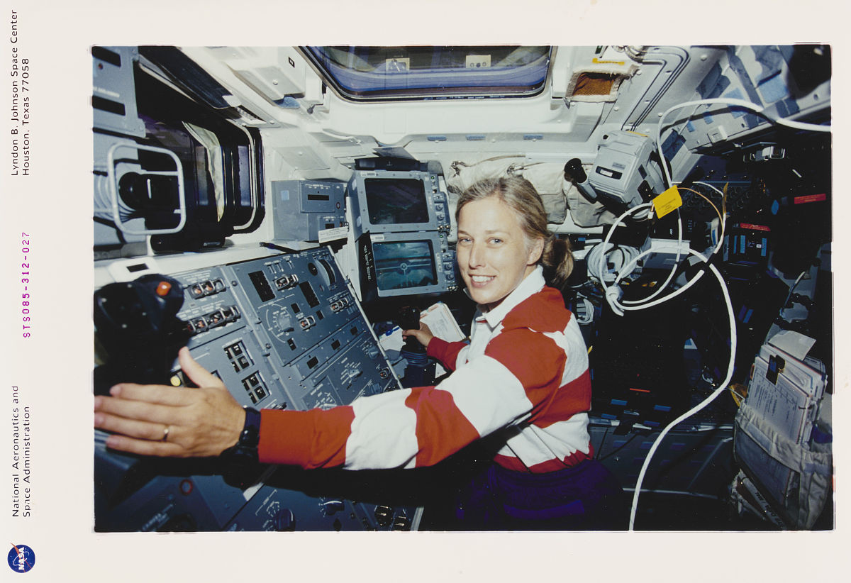 FRONTIERS OF STRUCTURAL AND CIVIL ENGINEERING期刊主编是谁？