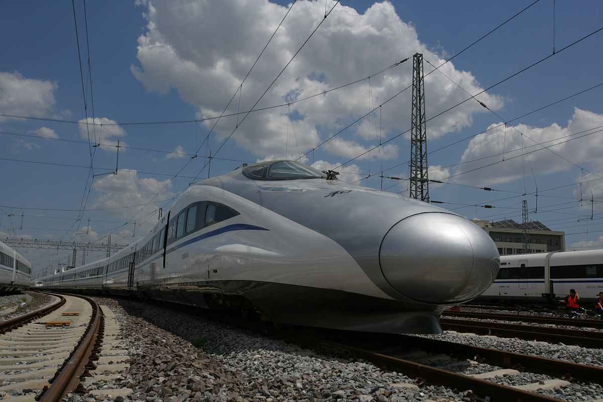 西安铁道学校铁道经营管理专业(中专/大专)前景分析及招生条件