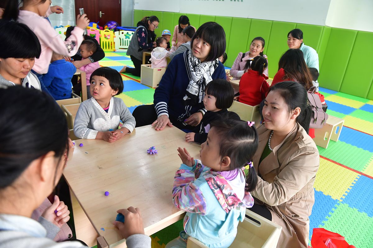 河南工业技师学院蒙氏特色班：培养幼儿自主学习和社交能力