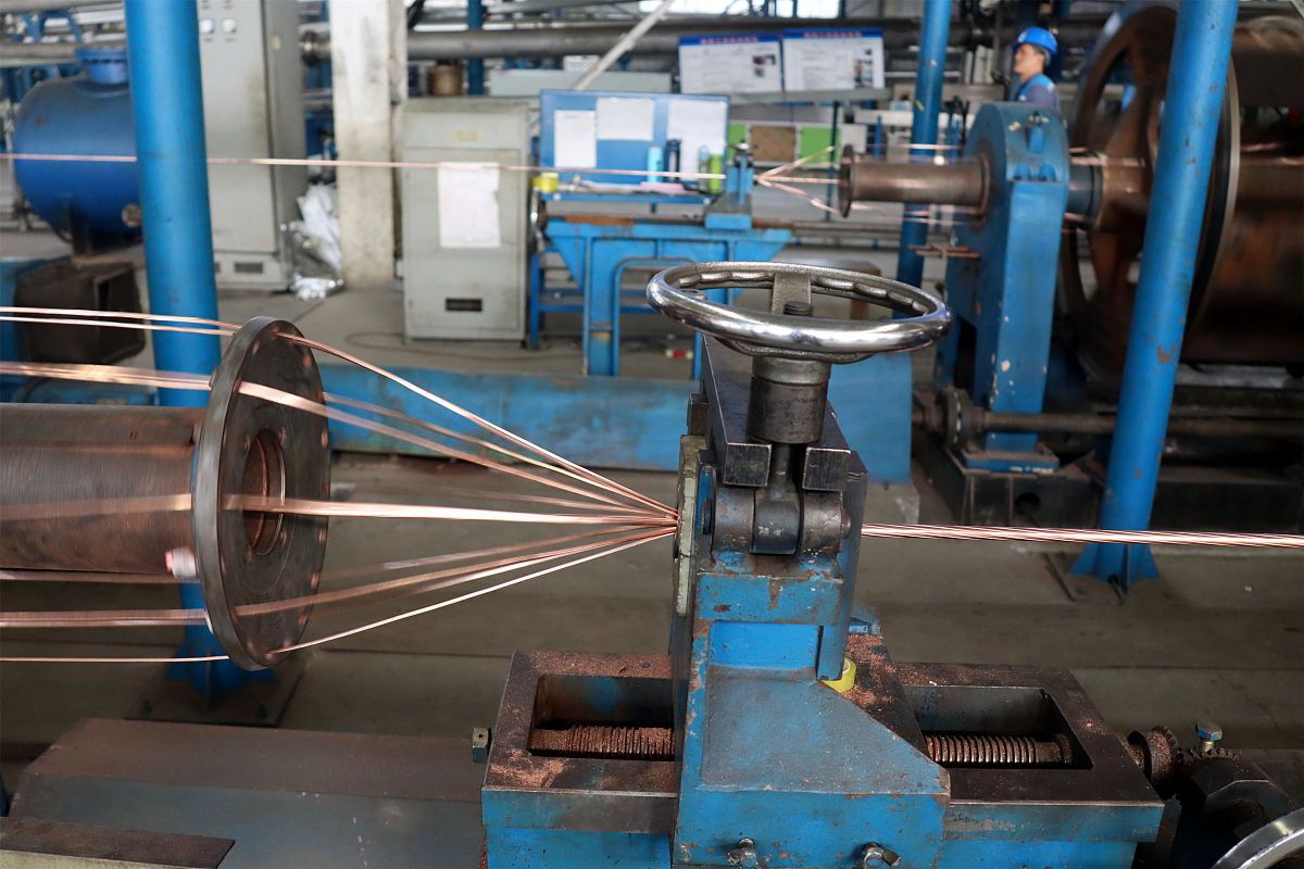 PE塑料管材挤出机模具漏料的后果及解决方法