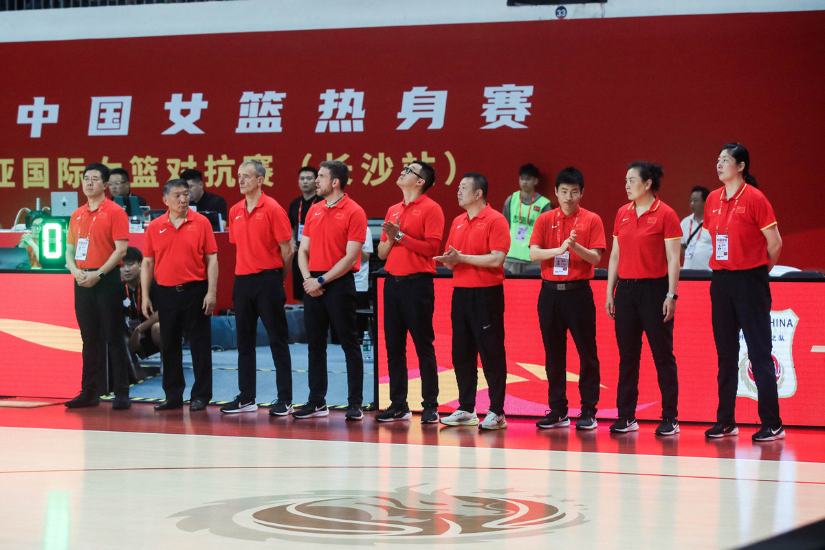 区总工会举办三人篮球赛，庆祝五一劳动节，倡导全民健身！