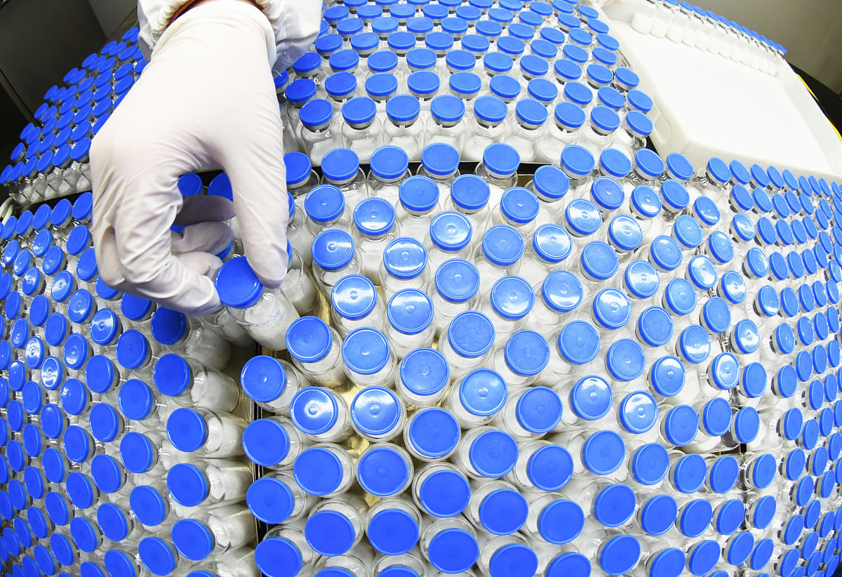 精简内容：水凝胶是由互相交联的高分子聚合物网络及包裹其中的水分子所构成的一类软材料其高含水量以及大孔隙率等特点与生物软组织类似具有良好的生物相容性1 2因而在组织修复3-6、组织人工替代7-10、药物运输11-13等生物工程和医药领域具有广泛的应用前景。传统的自由基聚合合成水凝胶由于其网络结构的非均匀性以及缺乏耗散机制在强度和韧性上远不如生物软组织严重制约了其在承力型生物材料中的应用。因此如何制备