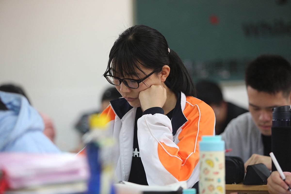 初中学生优秀事迹：科技创新、志愿服务、学习榜样、体育特长、文艺才华