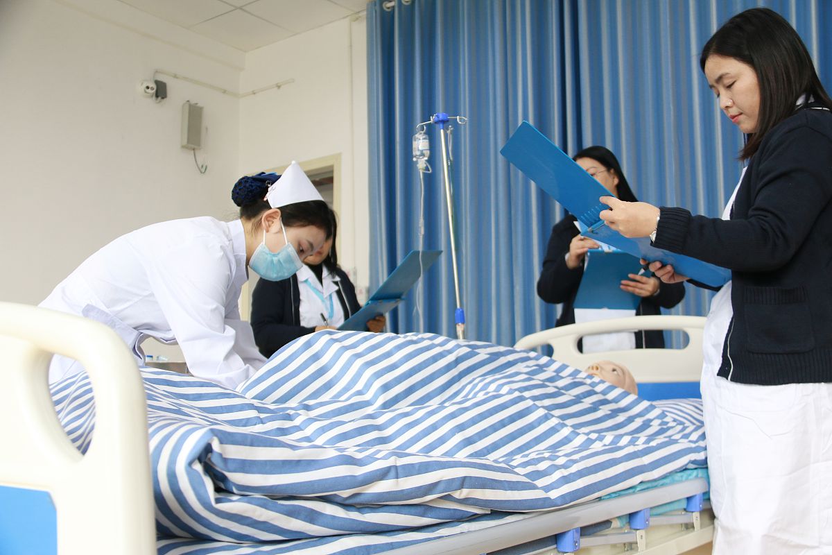 2019年贵州省哪些大专学校有助产专业