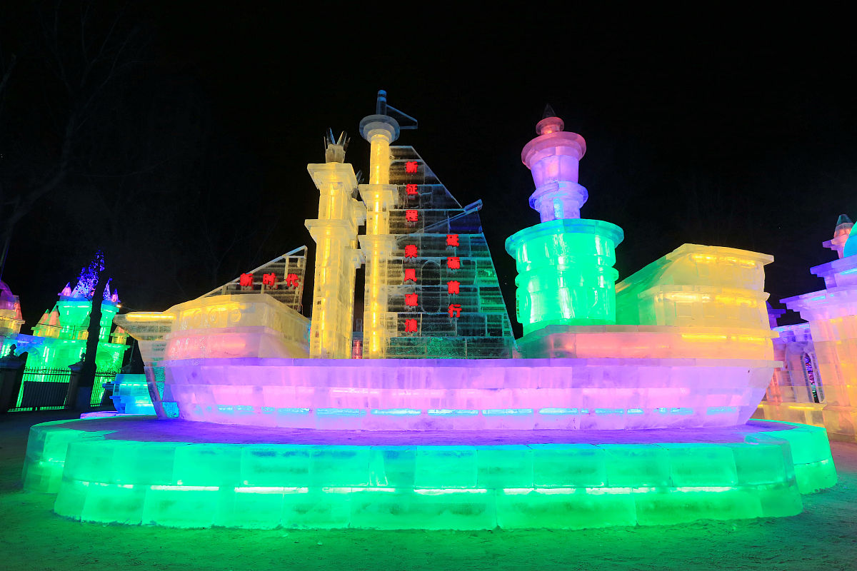 亲爱的领导：2022年的第三季度已经过去了我作为一名有志于加入中国共产党的大学生预备党员我认真思考反思了自己在这段时间内的学习、工作和生活特此向您汇报。在思想上我深刻认识到了自己要成为一个合格的共产党员必须要有坚定的理想信念要始终坚持马克思主义、列宁主义、毛泽东思想、邓小平理论和三个代表重要思想的指导下深入学习党的路线、方针、政策和决策不断提高自己的政治水平和思想觉悟。我在这段时间内认真学习了《习