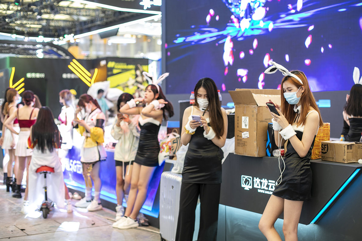 电竞少女崛起：打破游戏界限，展现女性力量