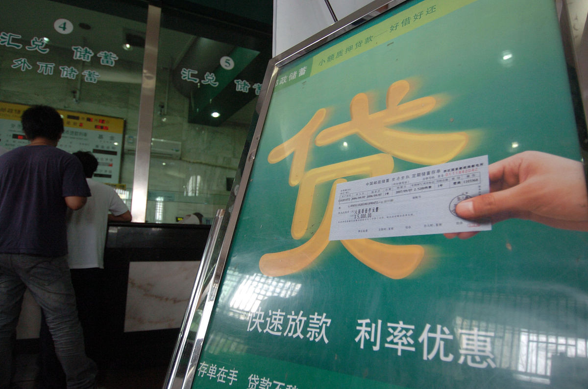 语序调整通顺需要从街道层面进行阐释变成一篇新闻稿你好！我上次来社区办理准生证的时候工作人员告诉我可以通过微信联系你们办理小孩的医保。近日双福街道恒碧社区工作人员接到了居民胡先生的电话咨询。可以的您先添加我的微信然后把您的联系和小孩的户口本发给我我帮您做参保登记。工作人员马上启动远程帮办并通过微信手把手指导胡先生线上完成缴费。几分钟的时间就完成宝宝的居保参保在线办理。真的很感谢你！没想到微信上办理这