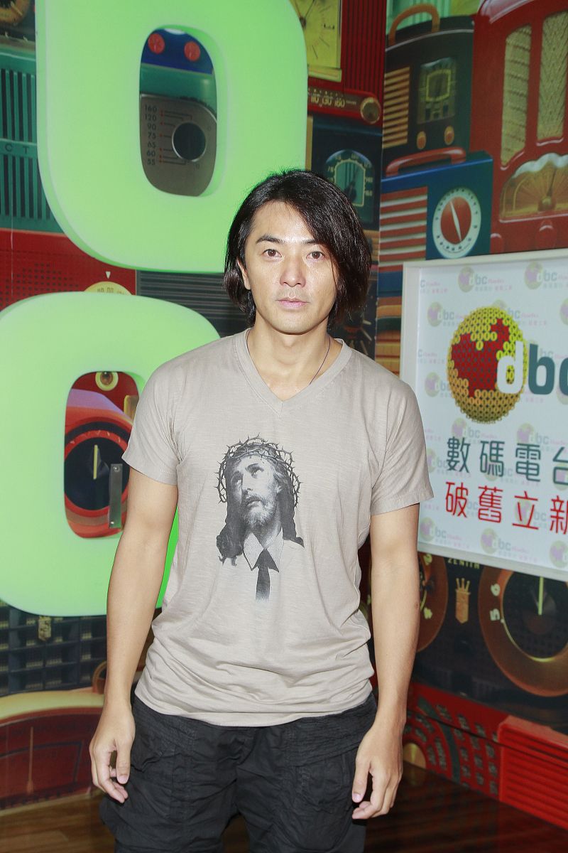 2012年7月22日,香港,郑伊健接受dbc数码电台访问.+++_+++郑伊健,访问,