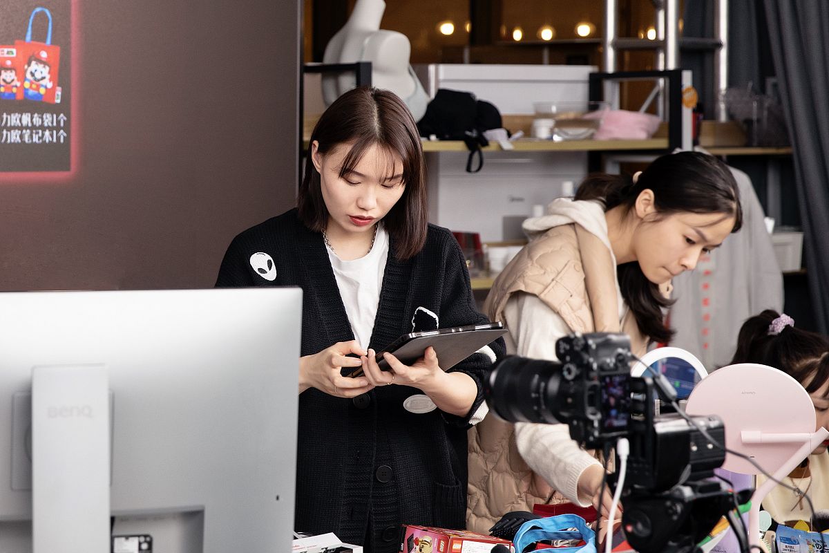 直播预告：明天晚上8点，不见不散！