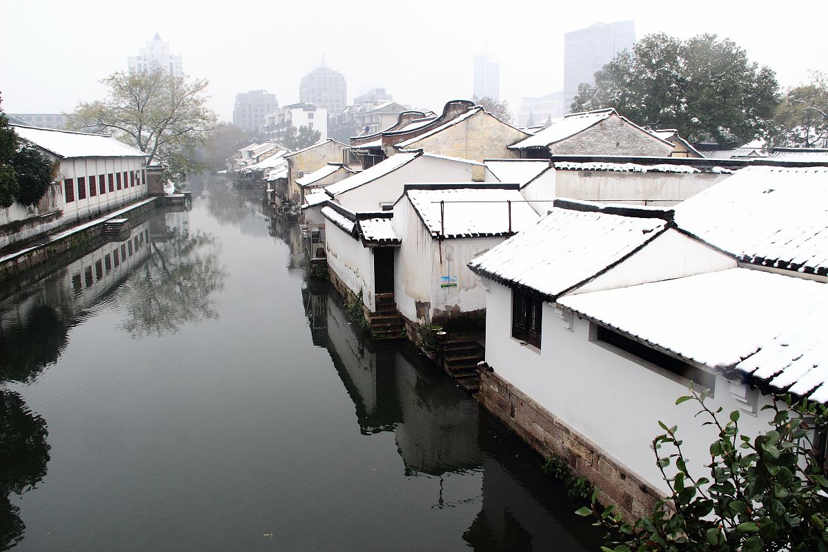 2018年12月9日,浙江绍兴,雪后的古城美如画卷,别有风味.