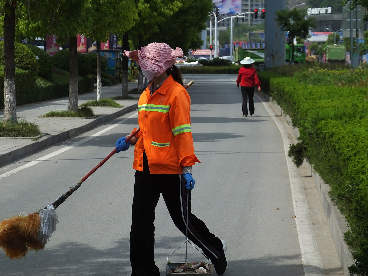 我是一名一年级小学生观看城市保洁学习创造工具减轻保洁员的工作写一篇观后感