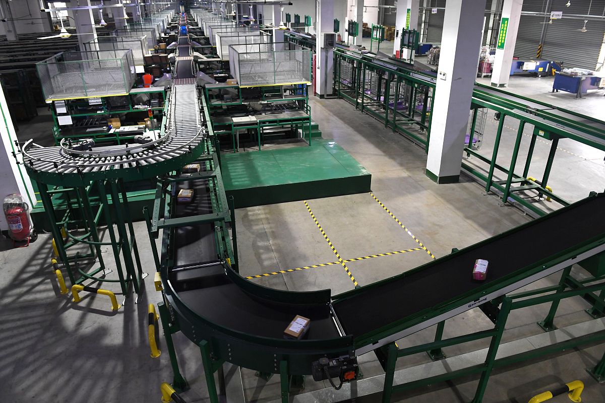 智能快递分拣系统设计方案：基于STM32F103芯片的硬件架构