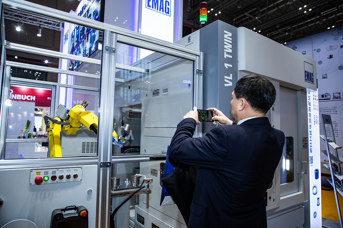 购买外国产品 vs. 国内自主研发：哪种方式更适合？