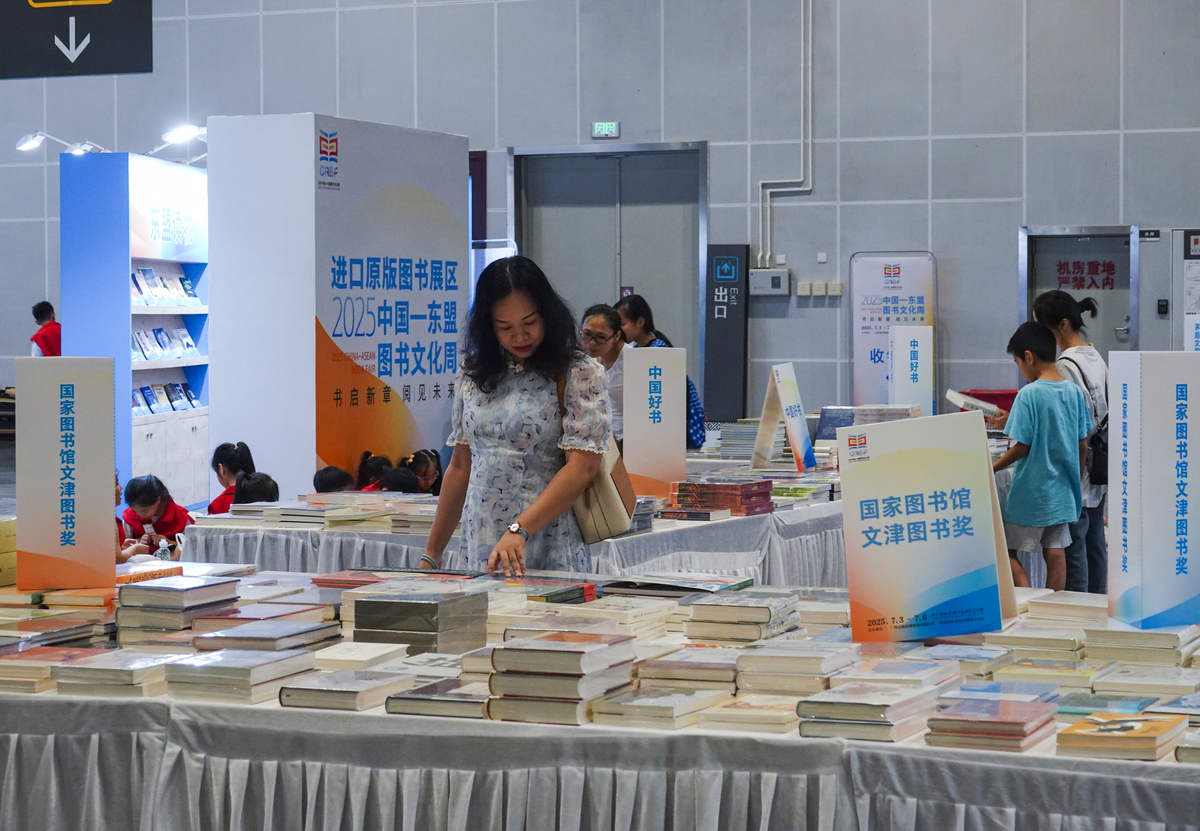 打响首个全民阅读示范城品牌策划开展主题阅读活动。组织开展中小学生爱国主义读书教育活动广泛开展主题征文、主题演讲等。举办全媒体阅读分享会、农民故事大赛、好书推介会等活动。鼓励社会力量助力全民阅读发挥温州读书会联盟等志愿服务团体作用带动全民参与阅读。将这一段话有逻辑的拓展400字语言活泼。