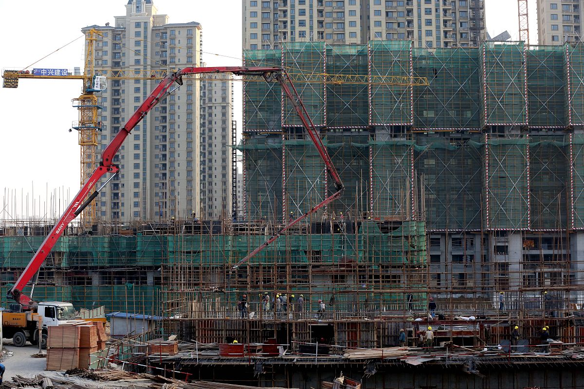 论述中南金玉堂1#、2#、8#-13#楼、地下车库工程施工项目施工过程中出现的由人为因素引起的主要质量问题。