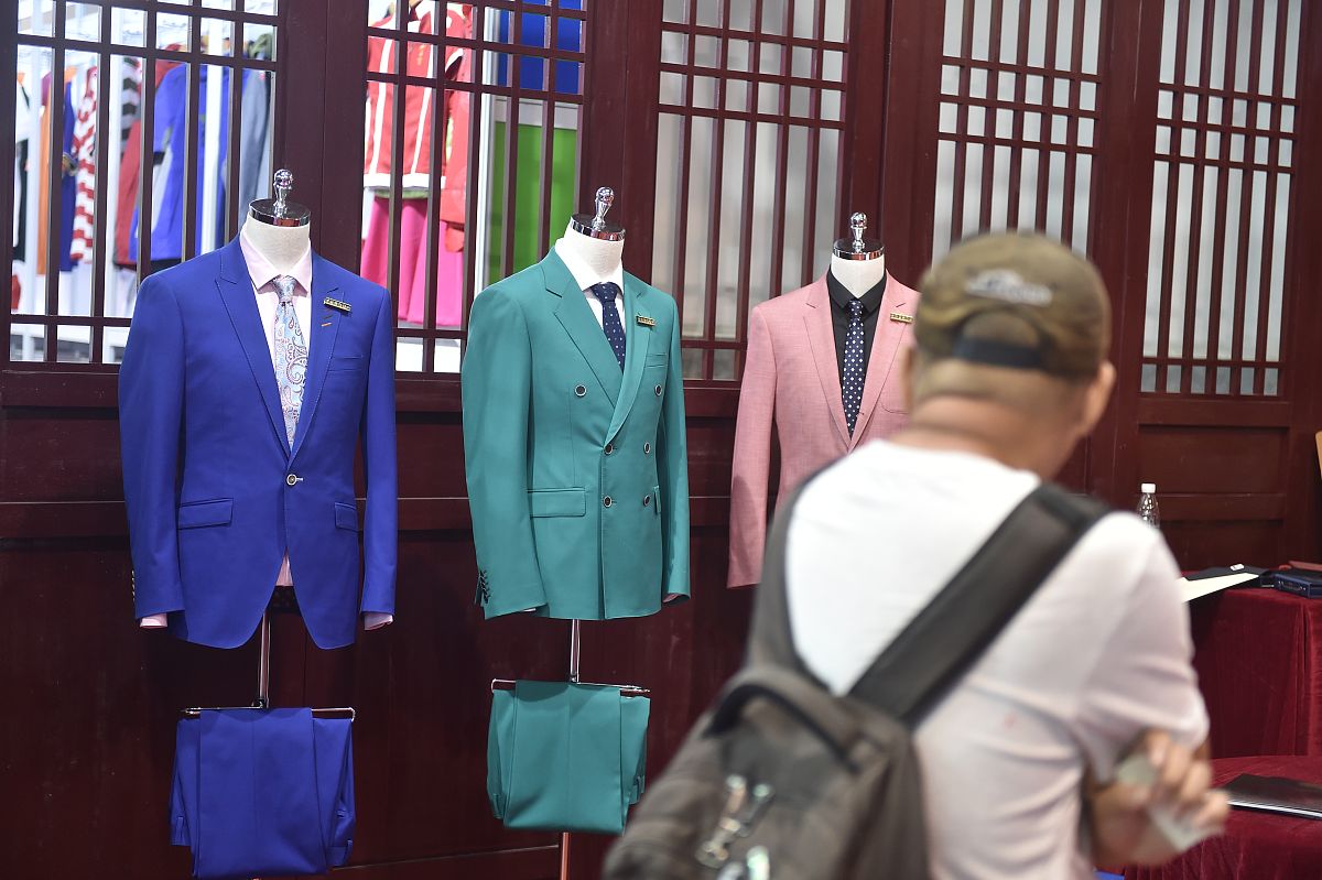 中山装：起源、特点、穿着场合及现代影响