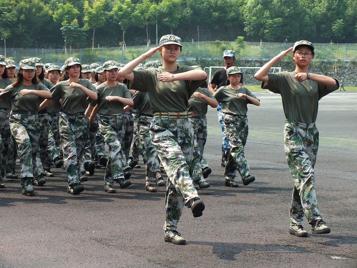 军训英姿：磨砺意志，展现风采
