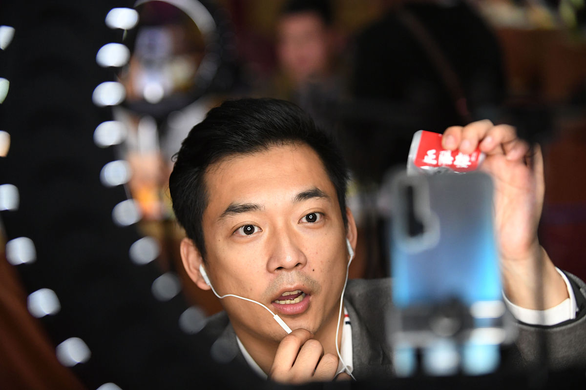 曹磊夸李感帅气，害羞男孩秒变脸红心跳
