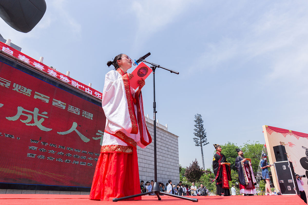 致敬青春！20多岁生日快乐藏头诗一首