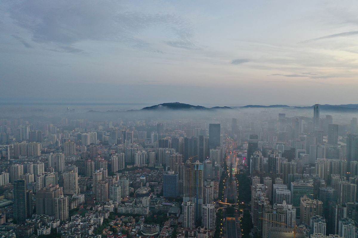 2020年9月13日,广州市区出现低空平流雾,广州塔,东西塔,白云山等高建