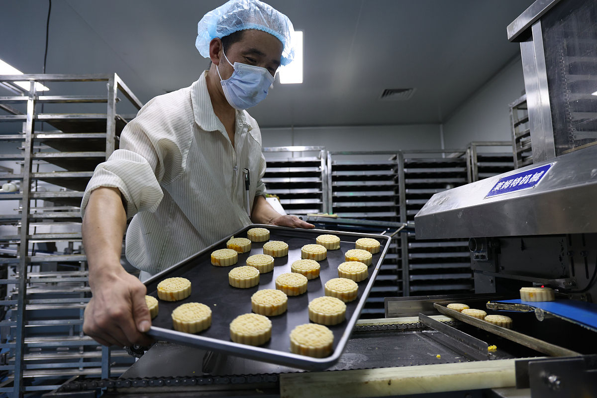 假期月饼厂社会实践报告：探秘月饼制作与企业经营