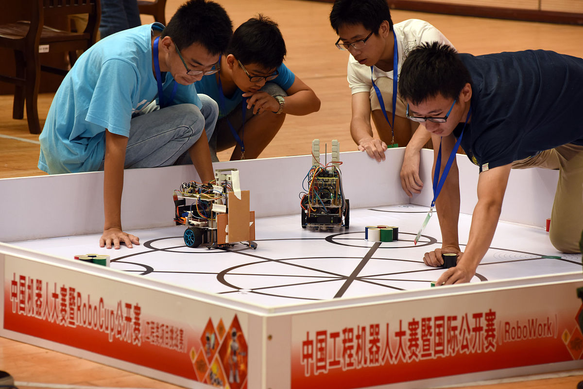 给我介绍一下全国中学生机器人大赛中的机器人擂台赛的详细内容