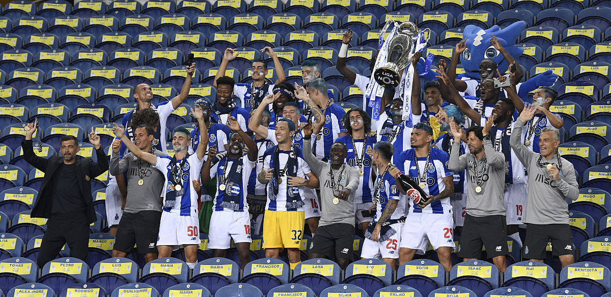 please translate the following English words to Chinese The Philadelphia Phillies have announced their Opening Day roster for the year 2023 The team will feature a mix of veteran players and promising