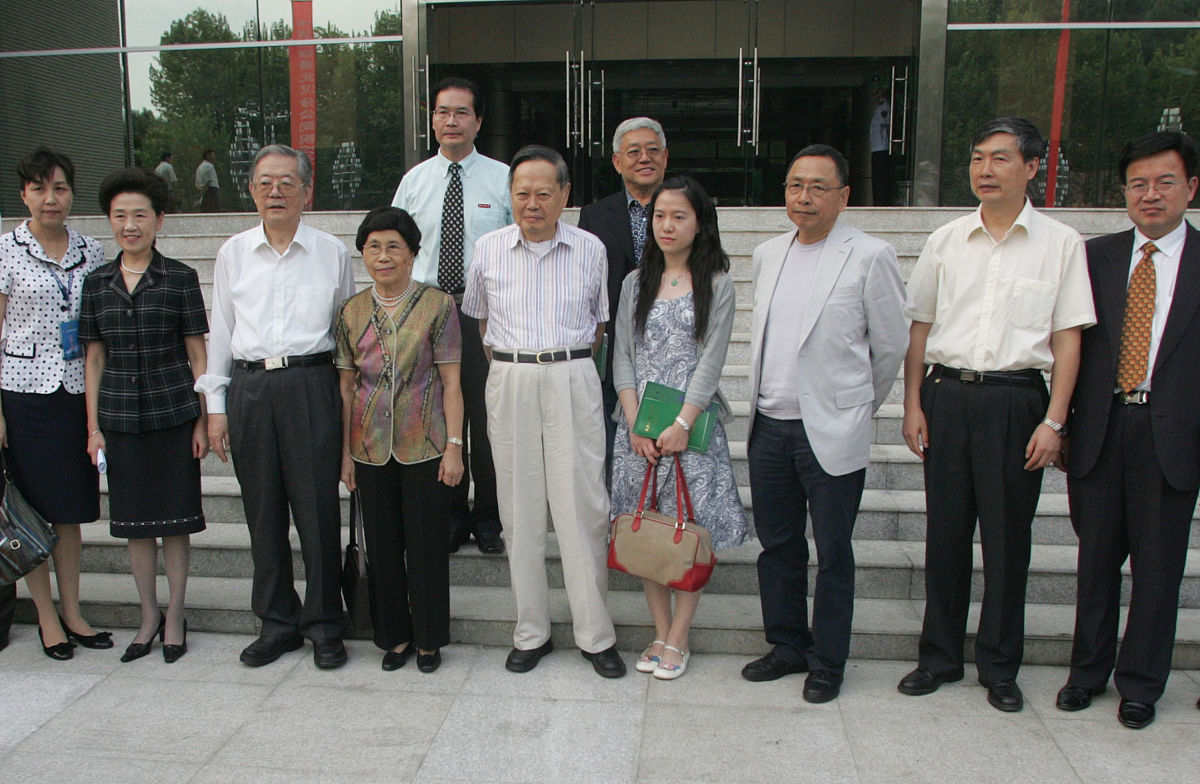 长江师范学院老领导参观校园新貌，对学校发展表示高度赞扬