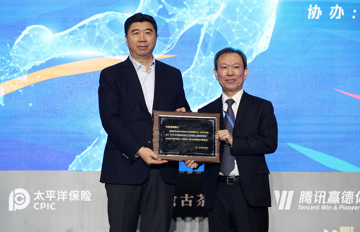 曹德旺为什么花钱做慈善而不花钱给员工加薪