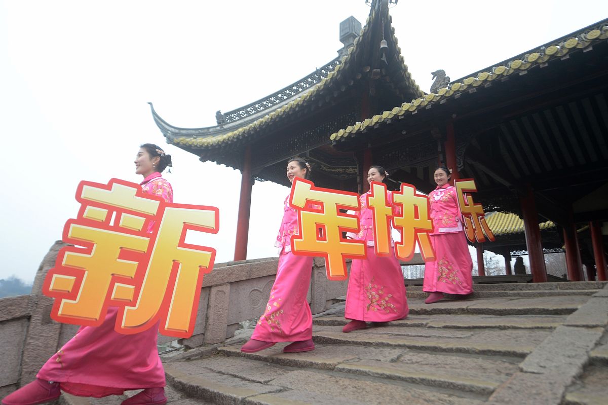 重庆旅游职业学院导游专业就业方向及前景 - 广阔的职业选择
