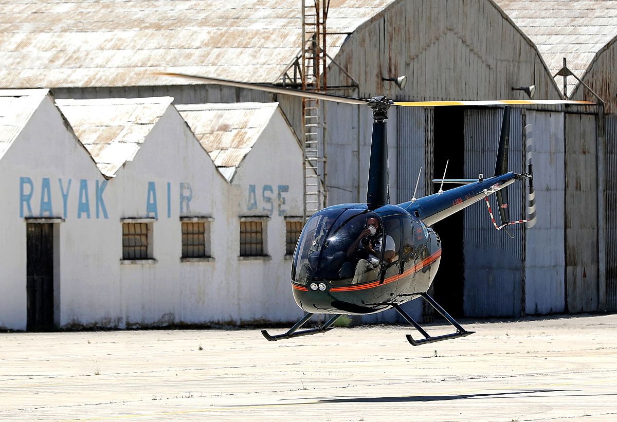 当地时间2021年7月1日,黎巴嫩贝卡谷地,一架黎巴嫩空军罗宾逊 r44 rav