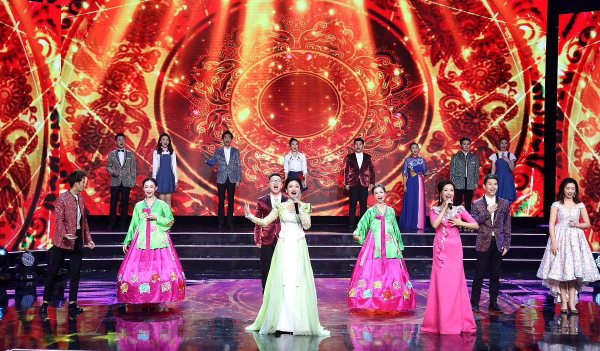 晚会节目组合名称推荐：璀璨华章，尽显华丽与文化底蕴