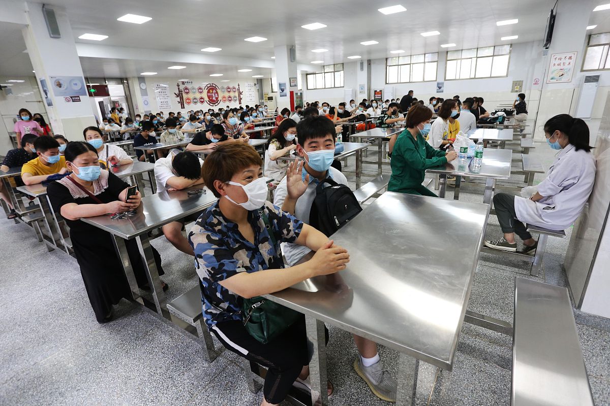 黄冈考生2022年不再热衷卫校：原因分析与职业选择建议