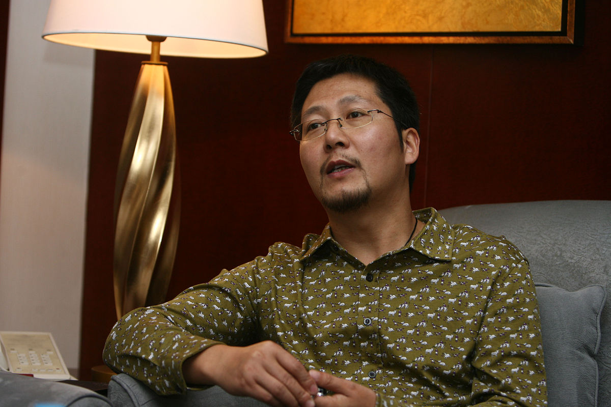 2011年10月08日,浙江省宁波市,玉雕师王朝阳接受记者专访,畅谈翡翠玉