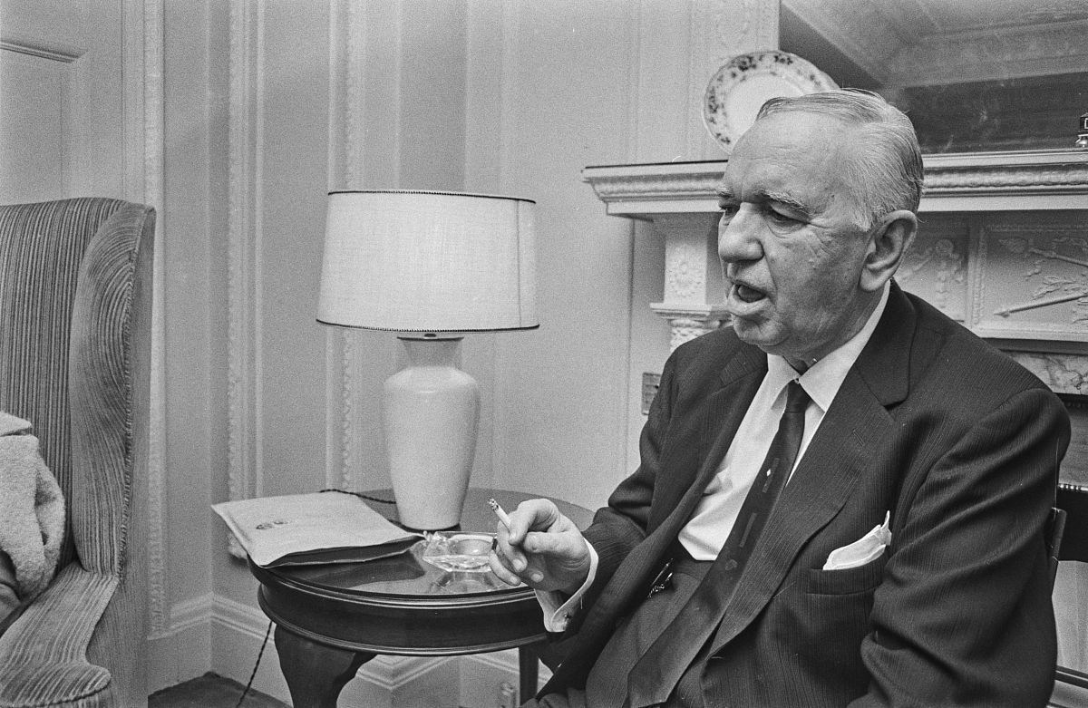 海德格尔Martin Heidegger1889-1976所说的人类是通过与世界的互动和实践来创造和生产出各种各样的物品和文化。出自于哪里请给出引文形式