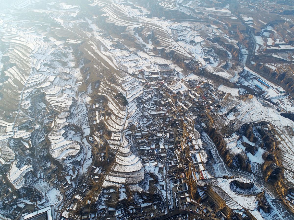 2020年01月23日,山西省阳泉市平定县,俯瞰太行山冬日梯田风光.