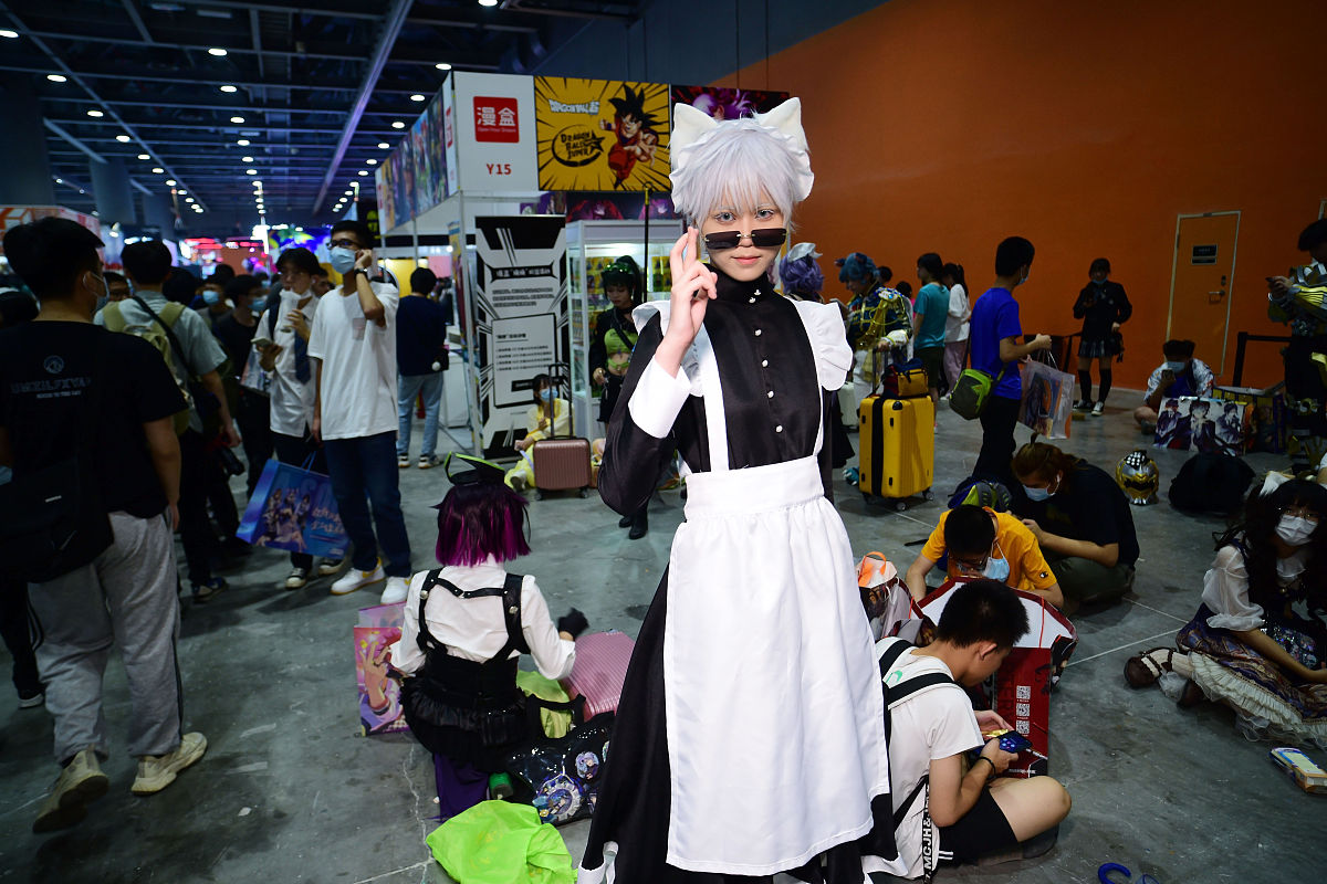 猫修炼成人衣着华丽白发但是还带着猫耳可以9个字形容吗