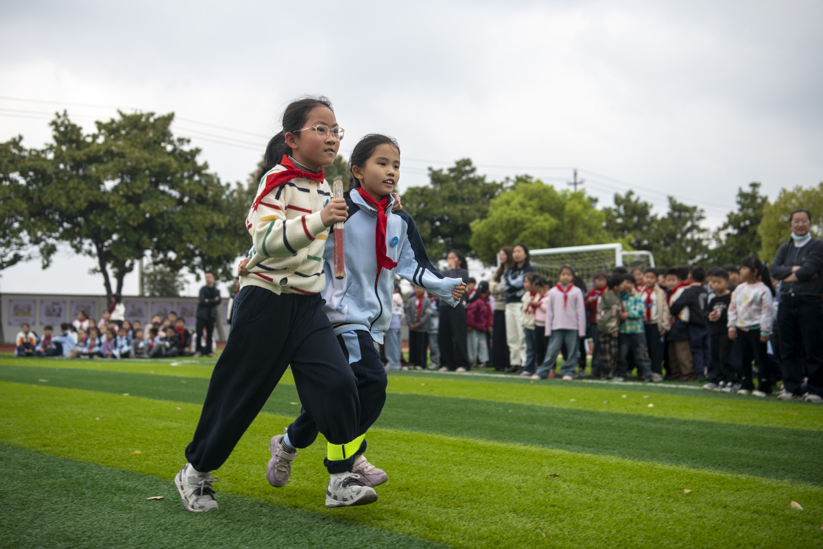 2026年3月31日,浙江余姚,黄家埠镇回龙小学的学生在大