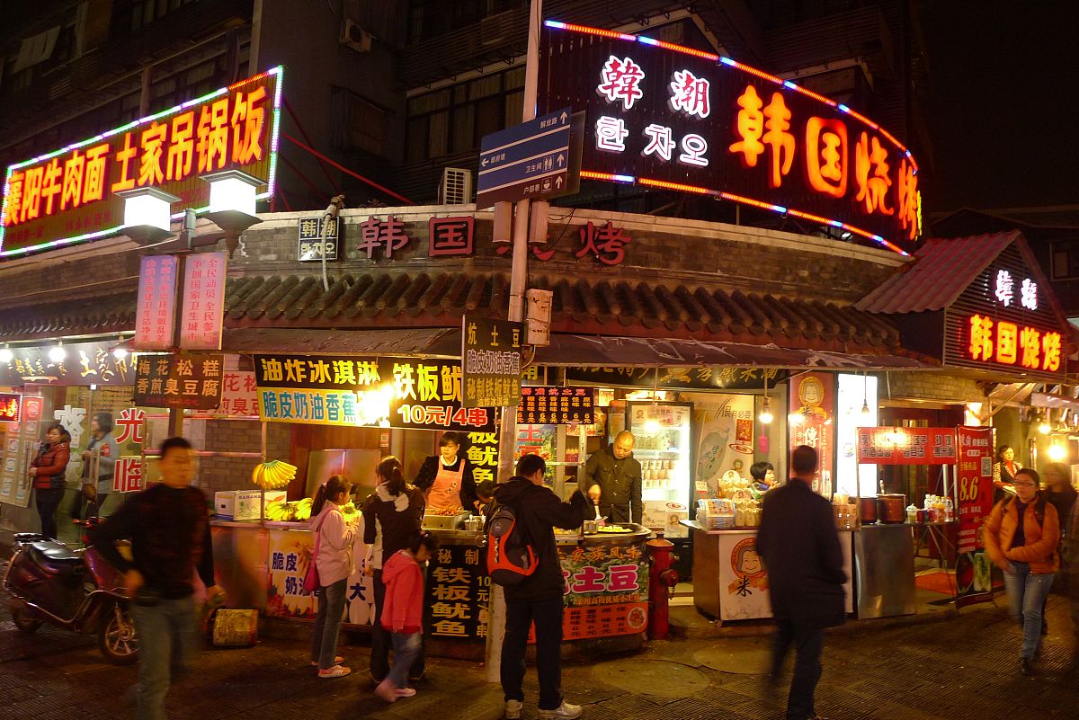 从法律角度以案例为基础写一篇商标保护与商业表达自由问题研究的引言