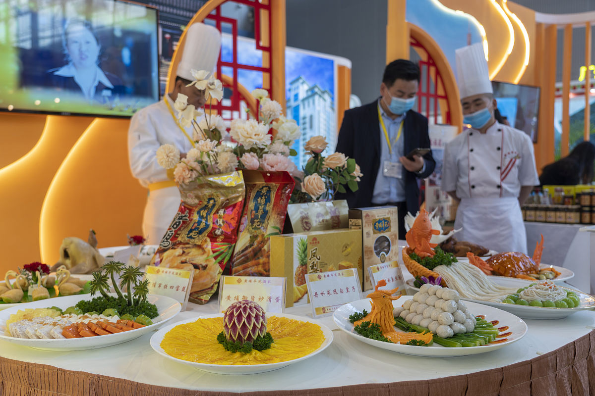 舌尖上的广府: 2024广府美食特色展览会盛大开幕!
