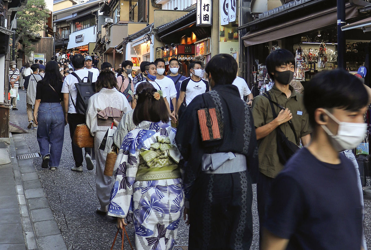 一万块穷游日本够吗