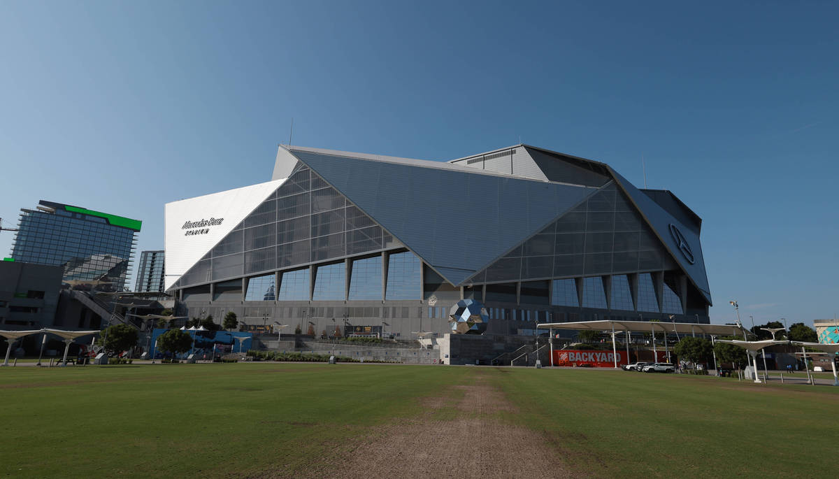 用英文写一段200词的西交利物浦大学研究生奖学金申请理由：要求包括大学时期英语专业课取得较好的成绩基本功扎实；多次获得学校优秀学生奖学金；是班级的班长等等其余理由请自行发挥。